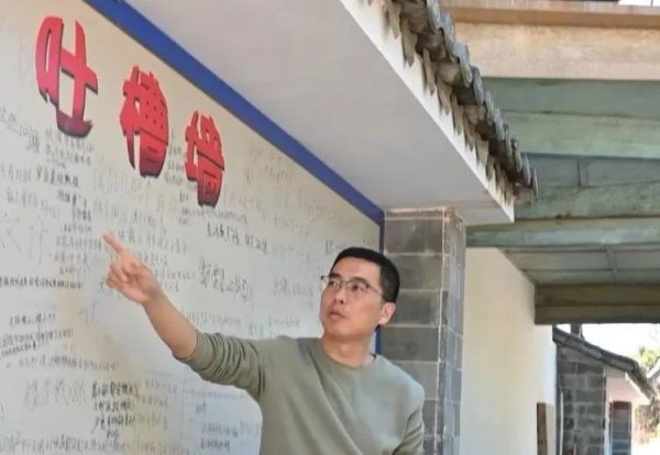 真牛所配资 中学设“吐槽墙”校长现场解决，为何全网点赞？