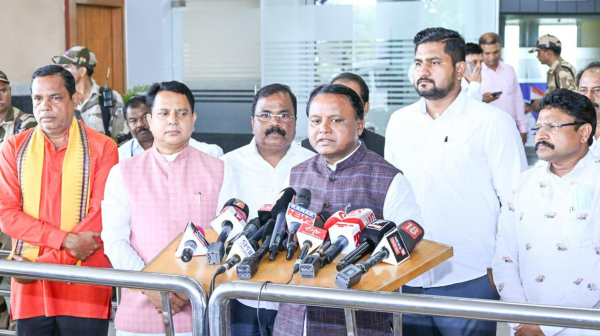 证配所 印度女学生投诉性骚扰未果，当众自焚致九成烧伤｜国际观察